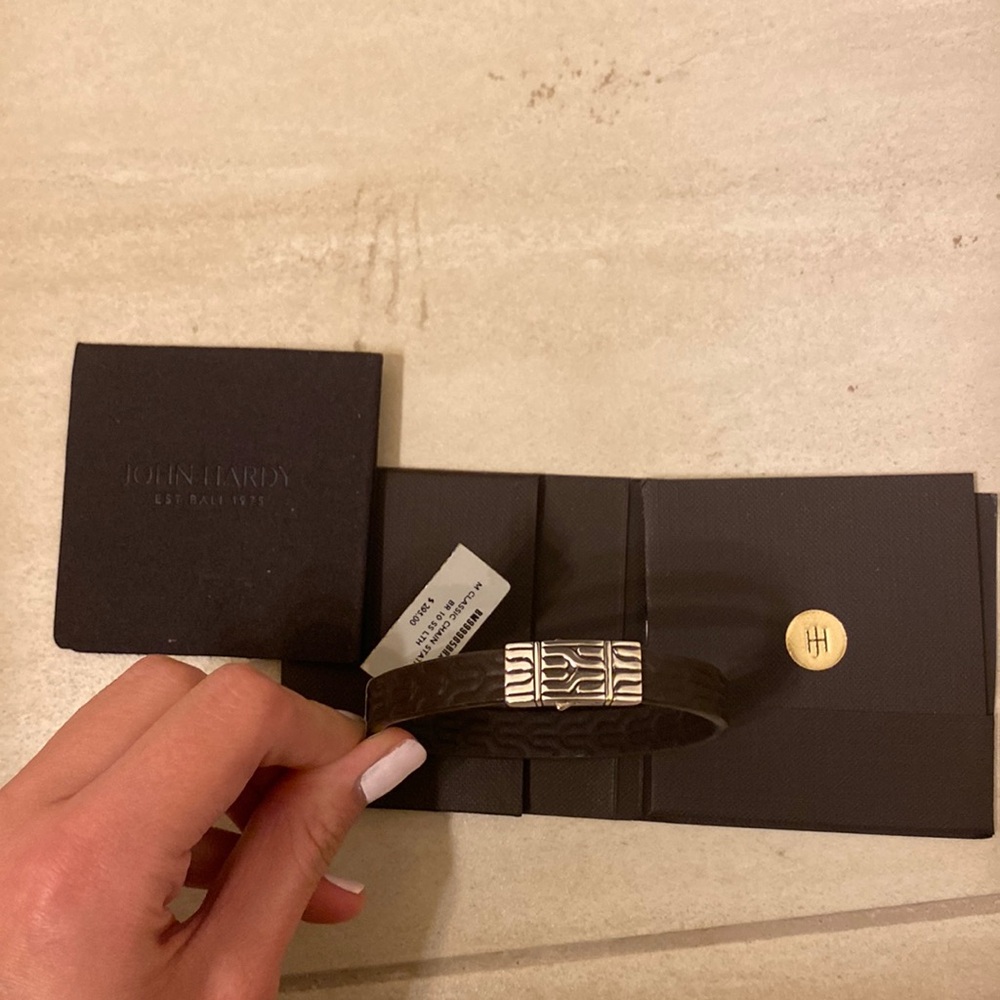 JOHN HARDY LEATHER STATION
BRACELET